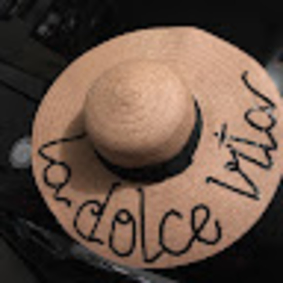 Meet your Posher, Lisa - Picture 1 of 1